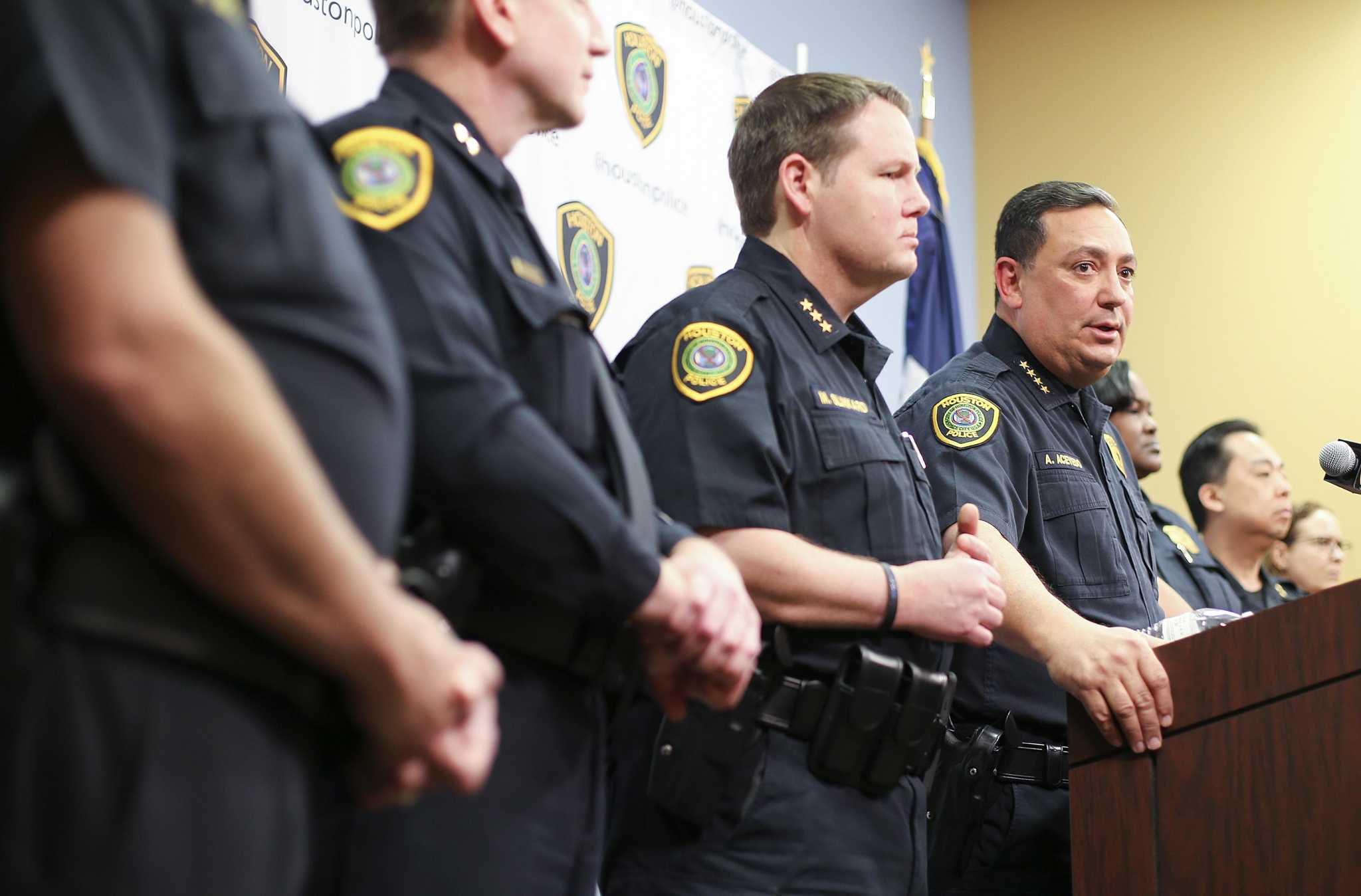 Houston police officer in drug raid had previous allegations against ...