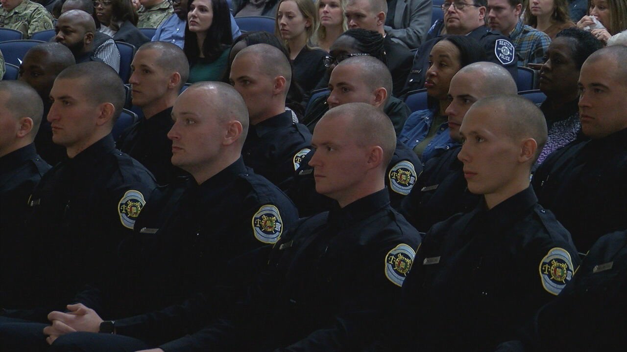 Huntsville police graduate 24 new officers