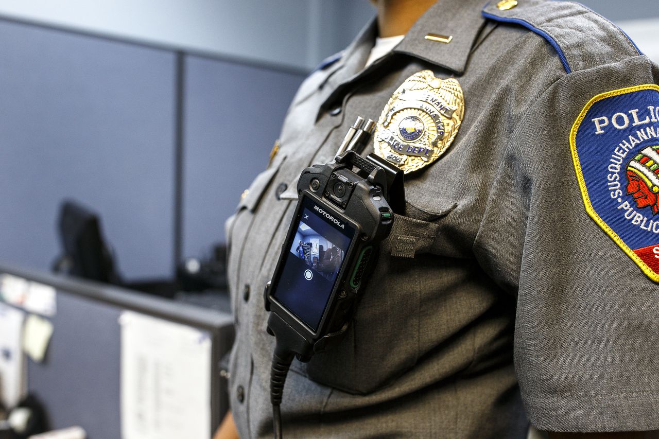 Police body cameras can help officers and suspects, so why dont more ...